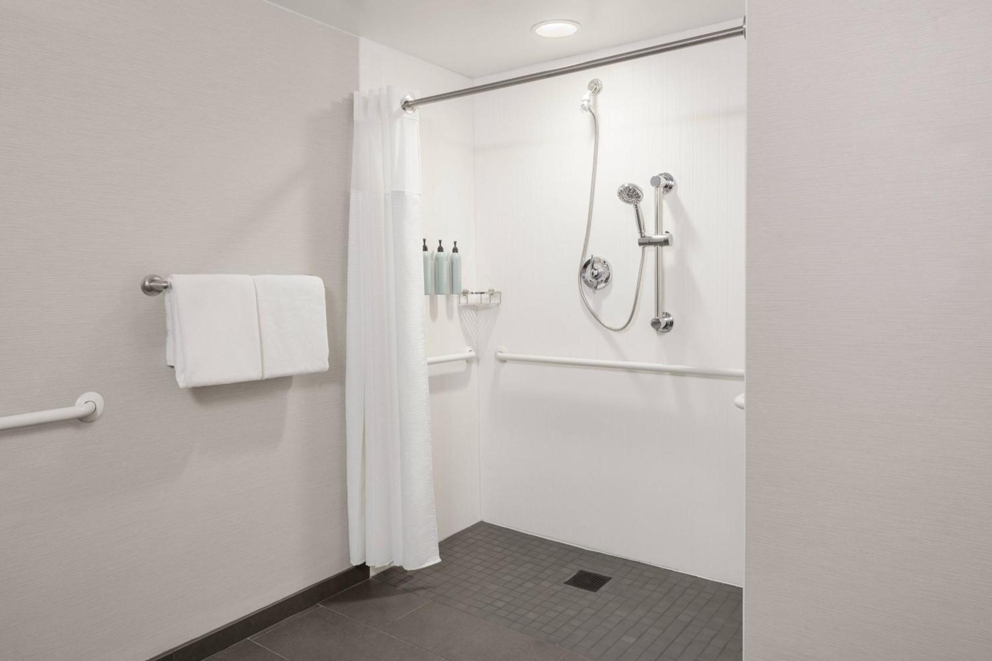 Courtyard Portland Airport Hotel South Portland Ngoại thất bức ảnh