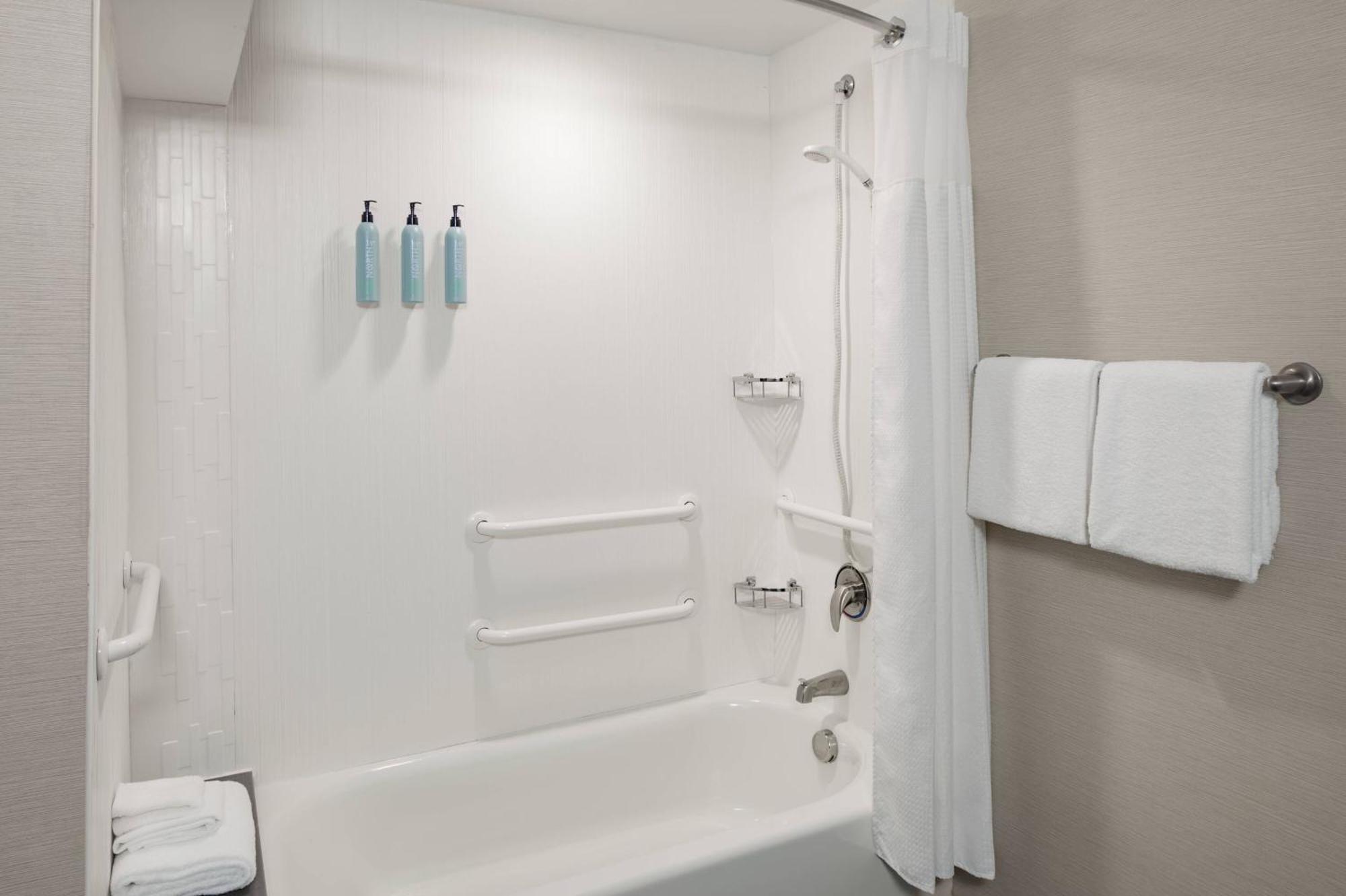 Courtyard Portland Airport Hotel South Portland Ngoại thất bức ảnh
