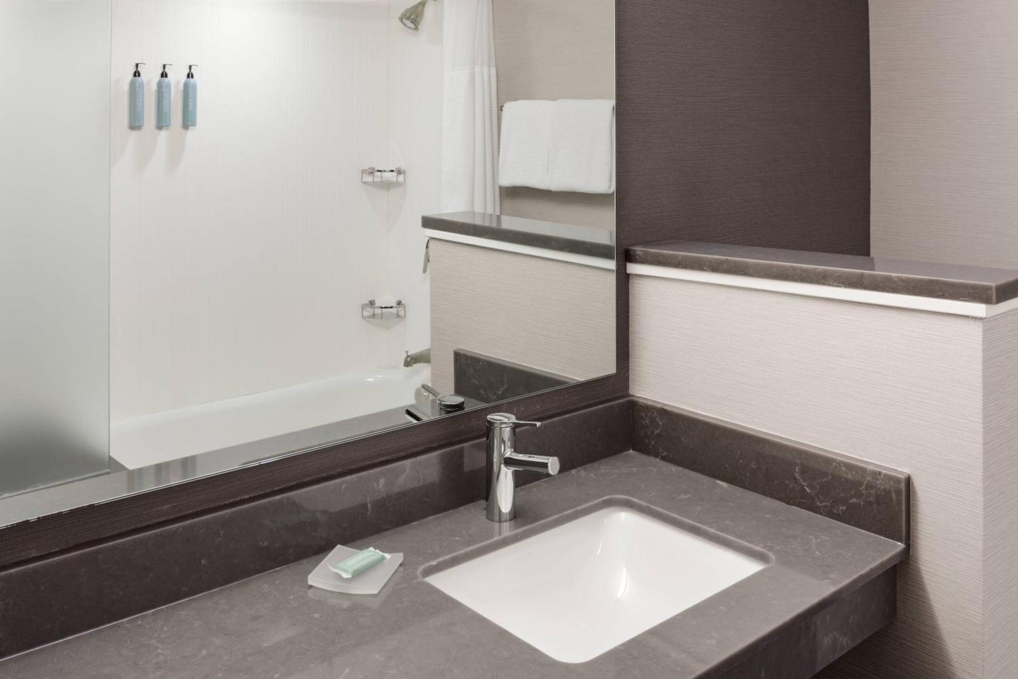 Courtyard Portland Airport Hotel South Portland Ngoại thất bức ảnh